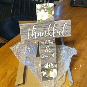 New in box Thankful graceful blessed cross